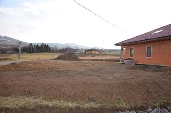 Výstavba - zrovnávanie pozemku. 28.2.2016