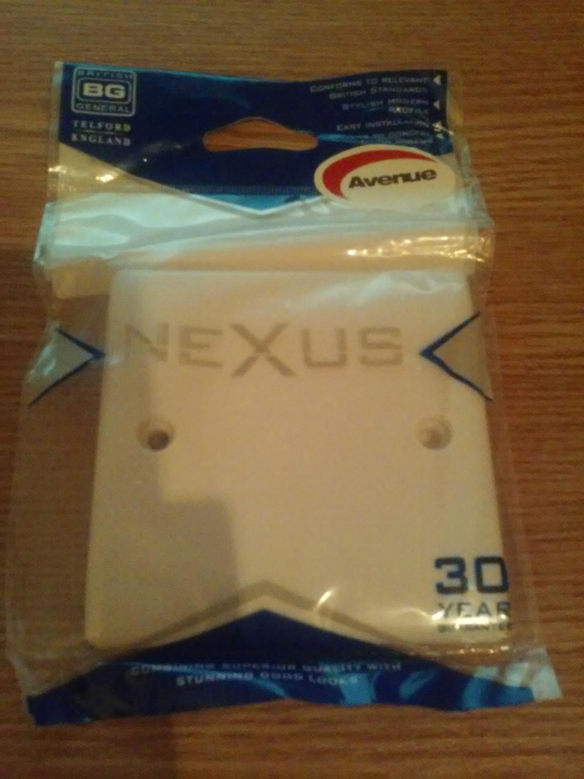Biele krytky Nexus - Obrázok č. 1