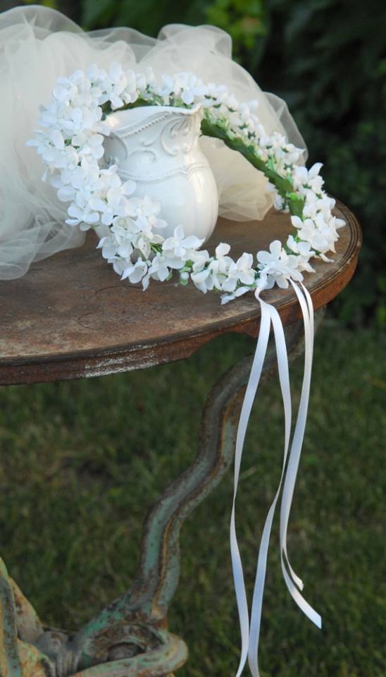 Hobití svatba - květiny - Bílý věneček nevyloučen, ale jedině za předpokladu, že do něj stejně dáme i pár těch pomněnek! :D