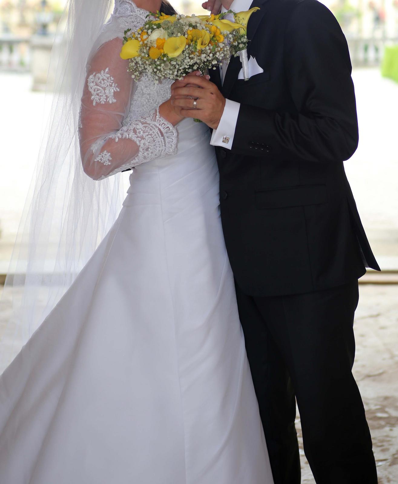 Bílé svatební šaty s vlečkou na ramínka White One - Obrázek č. 3