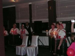 začepčenie nám spravili milí členovia folklórneho súboru