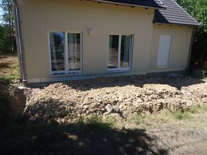 Budoucí terasa - vykopány základy