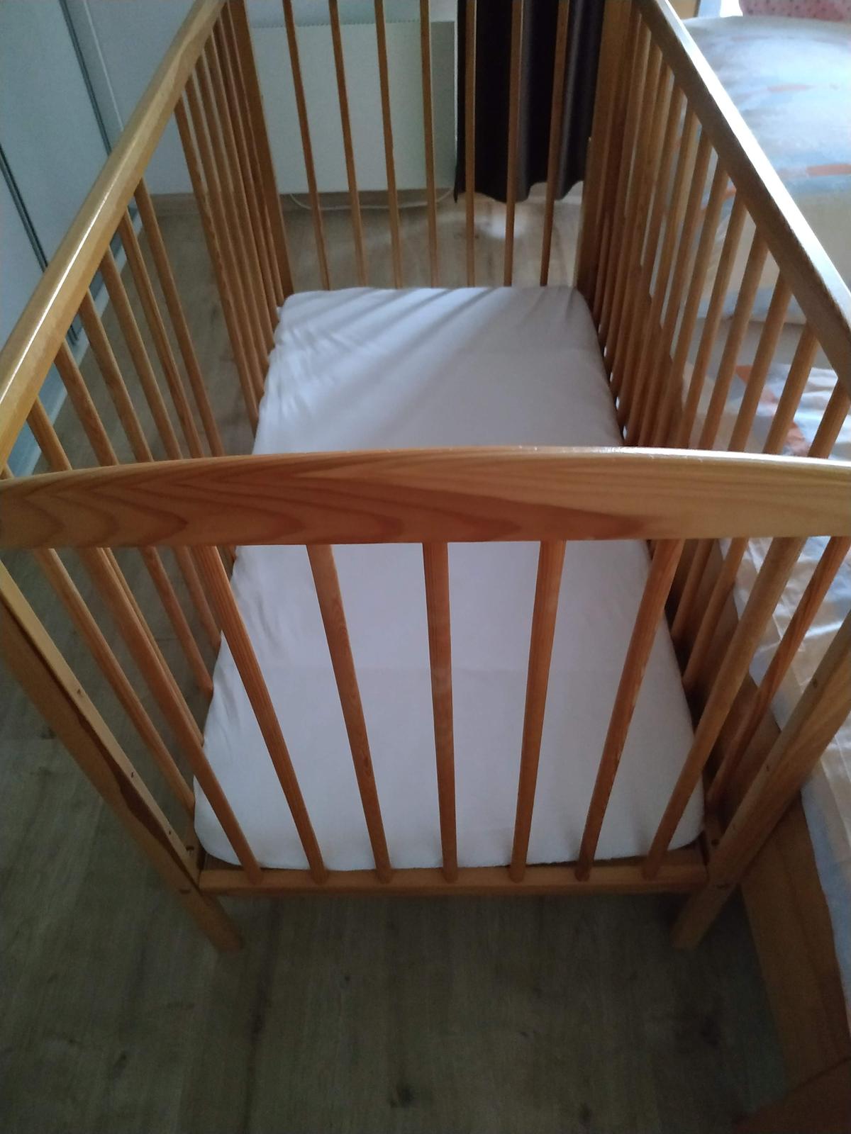 Detská postieľka DREWEX + matrac + tri posteľné plachty - Obrázok č. 1