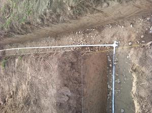 29.9.2012 - vyštrkovali sme a fotrík urobil bleskozvody do základov- taaak a sme pripravený na betonovanie.