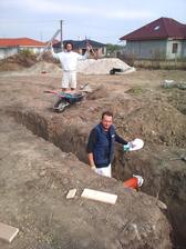 Faby a Peto, bez ích pomoci si ani neviem predstaviť stavbu :) dikes