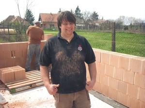20.4.2013 - Karčiho nové tričko, ináč pekná potlač skoro jak z dielne Versace :)
