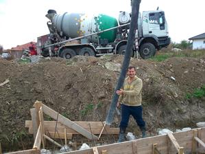 29.10.2013, počasie vyšlo tak sa išlo betonovať
