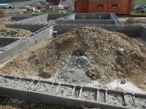 dolozene, zajtra betonujeme :)