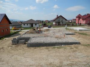 odpady hotove, kanalizacia napojena, voda privedena :)