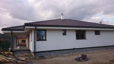 domček zo zadu - kuch.okno, špajza, spálňa, kúpelňa