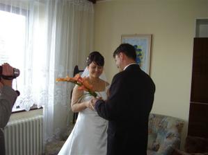 ....svadobná kytica pre nevestu pri zvítaní.....