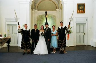 společné foto se svědky a gardou