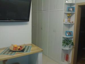 chudák stol este stále bez stoličiek.. :) no aspon vynikne v plnej kráse