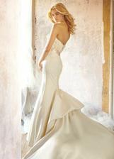 Alvina Valenta