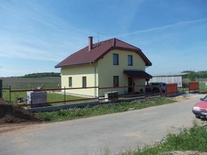 Přední plot - květen 2011