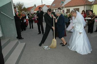 drahý zápasil aby pekne pozametal