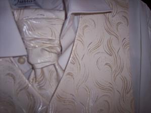 detail vesticky a kravaty
