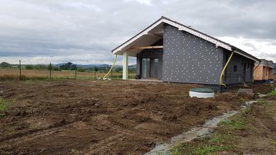 Domcek pripraveny na nahodenie do sietky