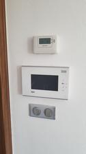 Vratnik aj s termostatom zapojeny