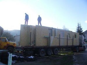 Náš vysnívaný domček na kamione.Konecne sa zacina stavať.