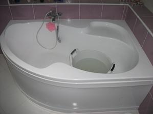 nasa pycha kupelne (ravak rosa) a v nej druha "vana" pre syna :D