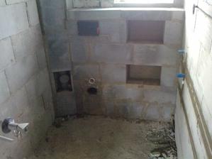 spodne WC obmurovane