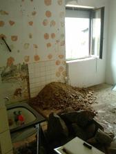 byvala kuchyna (buduca jedalen) skoda tej kachlovej pece