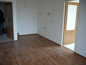 Kuchyňský kout 1,6m x 2,6m, na podlaze Novilon - je hodně špinavý ...