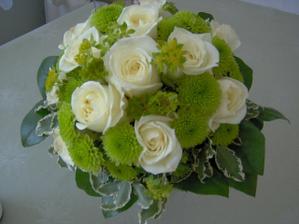 moje kytička ráno po svatbě / my bouquet the day after, still looking lovely