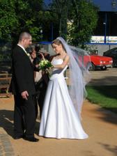 fotograf fotí naše prstýnky:-) / taking a picture of our rings