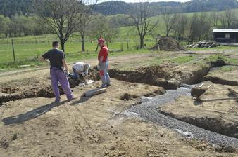 Pvá várka betónu zaliata - dokopy šlo na prvú etapu 50m3