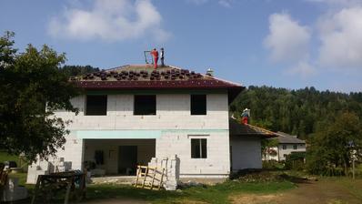 19.9.2015 - začíname ukladať škridľu