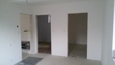 Zľava doprava: chodba, kúpelňa, šatník