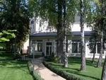 pohlad na hotel zo zahrady