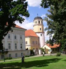 obřad bude v obřadní síni zámku nebo v parku, ještě uvidíme