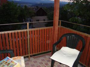 staro - nový balkon, ešte položiť novú dlažbu, už je kúpená....