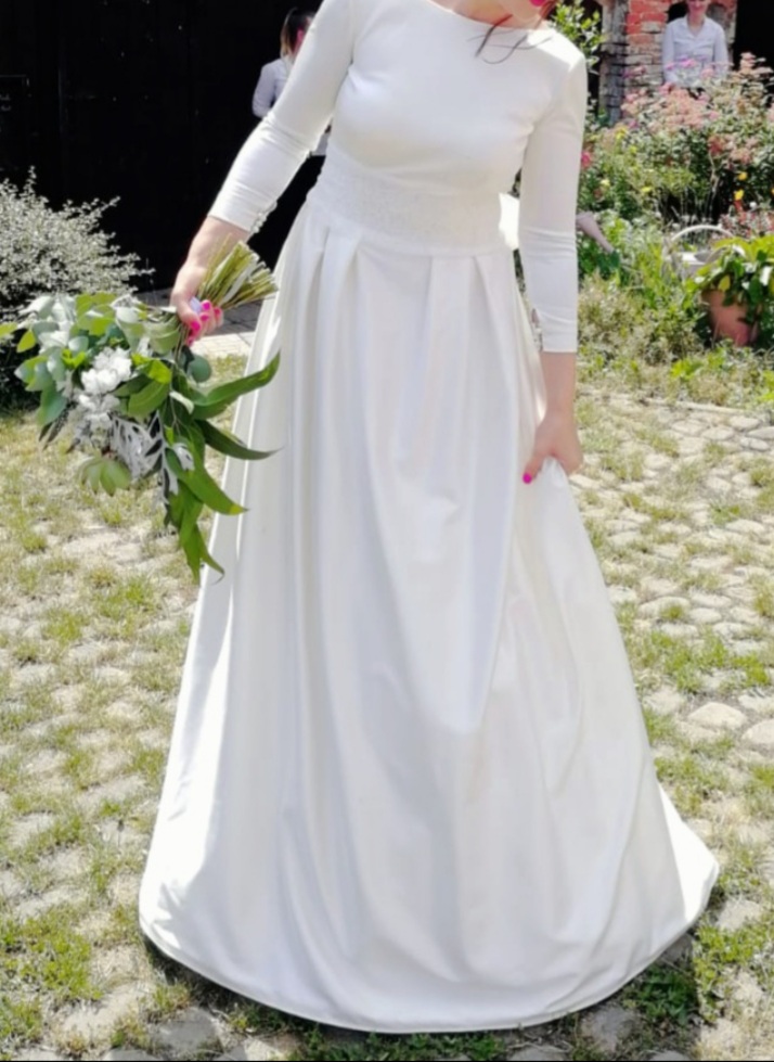 Hladké, jednoduché svatební šaty značky Tesoro Avellino, zkrácené rukávy do 3/4 délky, prodejní cena 12000 Kč - Obrázek č. 2