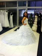a na mne, salon Femina TT. Tiez mi sedia :-)