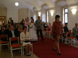 Par chvil pred slavnostnim okamzikem