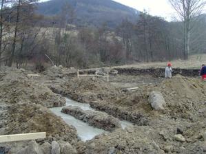 Zakladove pasy konecne zaliate