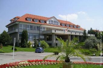 Tady bude obřad.