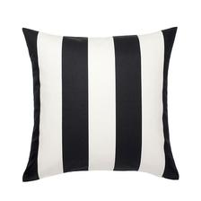 VÅRGYLLEN Poťah na vankúš, biela, čierna 50x50 cm € 3,99