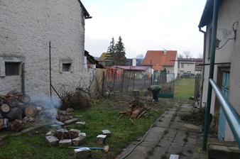 Leden 2016 - před zimou jsme zanechali zahradu v docela bídném stavu, debordelizace začíná...