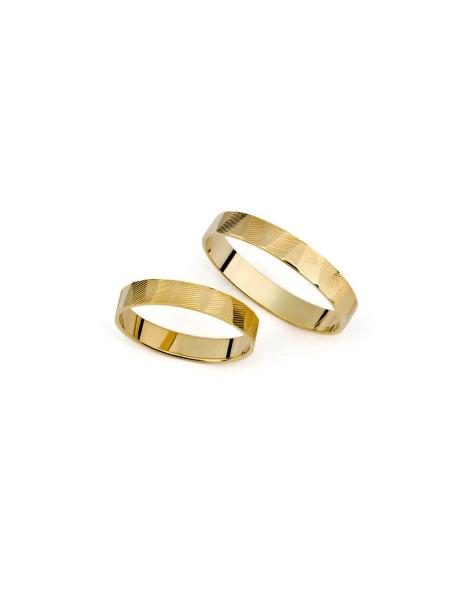 Ahoj nevěsto, 👰‍♀️
víš, že u mě na webu najdeš lákavou slevu 33 % na všechny snubní prsteny?

Pojďme se podívat na pár tipů, jaké prsteny si u mě můžeš zakoupit!

Chtěla bys znázornit, jak se vaše cesty sešly i na snubních prstenech?💍 Tak sáhni po snubních prstenech Inez! Prsteny najdeš na stránkách v kombinaci žlutého a bílého zlata, ale jak můžeš vidět, není problém prsteny upravit dle Tvého přání třeba na růžové zlato!🥰 Více o prstenech Inez se dočteš na zde: https://lily.cz/hledej/inez-snubni-prsteny-z-kombinovaneho-zlata

Také máš slabost pro prsteny z bílého stříbra? V tom případě se nech očarovat snubními prsteny Izabella.🤍 Mají komfortní zaoblený profil, jsou lesklé a dámský prsten zdobí 6 drahých kamenů! Více informací se o prstenech Izabella dozvíš tady: https://lily.cz/hledej/izabella-snubni-prsteny-z-bileho-zlata

Chtěla bys propojit slunce, léto a lásku dohormady? Tak to potřebuješ snubní prsteny Priscila!🤩 Jde o jedinečné prsteny, které mají originálně zbroušené strany s jemným vzorem linek. Díky tomu tvoří jedinečný odraz jako paprsky sluníčka. Rozzař svůj den D se snubními prsteny Priscila! 💛 https://lily.cz/hledej/priscila-snubni-prsteny-ze-zluteho-zlata

Pokud si však nenašla svého favorita, tak nevadí, koukni se na můj web a vyber si ze stovky jiných krásných snubních prstenů a užij si 33% slevu!

S láskou,
Tvá Lily💖 - Obrázek č. 3