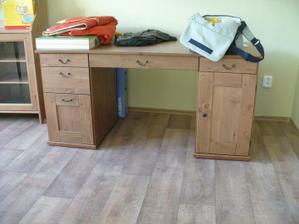 smontovaný psací stůl - Alve Ikea