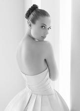 Rosa Clara - model Ronna