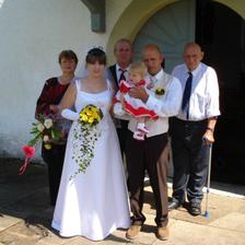 pred kaplnkou spou s rodicmi a s nasou dcerkou