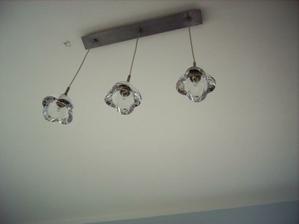 podarilo sa mi namontovať aj lampu na stôl
