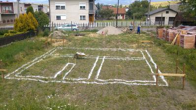 Vyznačené základové pásy. Jún 2014.