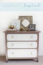 hemnes http://www.ikea.com/cz/cs/catalog/products/70242637/ (hnědá varianta, šuplíky natřeno na bílo, dodány zlaté komponenty)